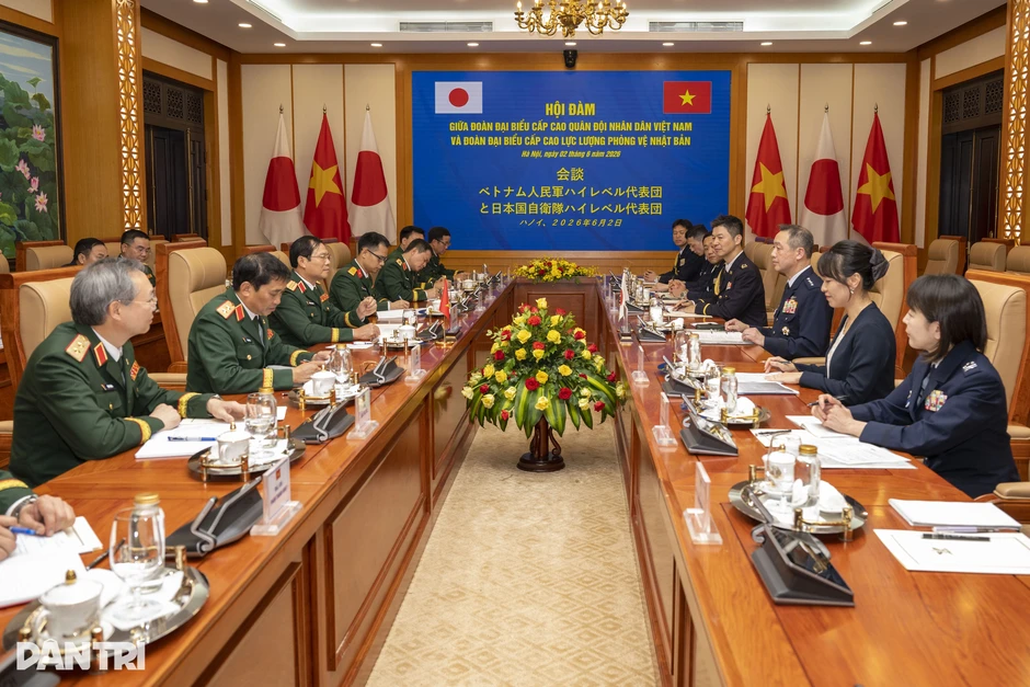 Đại tướng Nguyễn Tân Cương hội đàm với Tham mưu trưởng Liên quân Nhật Bản Đại tướng Nguyễn Tân Cương hội đàm với Tham mưu trưởng Liên quân Nhật Bản
