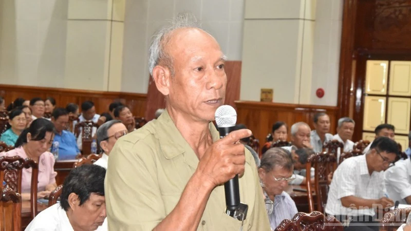 Đại tướng Nguyễn Tân Cương tiếp xúc cử tri và tặng quà tại tỉnh Đồng Tháp Đại tướng Nguyễn Tân Cương tiếp xúc cử tri và tặng quà tại tỉnh Đồng Tháp