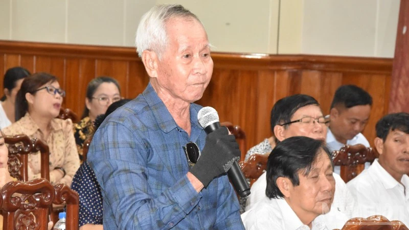 Đại tướng Nguyễn Tân Cương tiếp xúc cử tri và tặng quà tại tỉnh Đồng Tháp Đại tướng Nguyễn Tân Cương tiếp xúc cử tri và tặng quà tại tỉnh Đồng Tháp