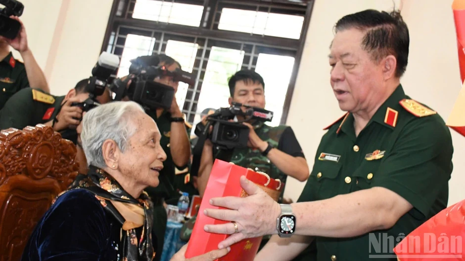 Đại tướng Nguyễn Trọng Nghĩa dự các hoạt động tri ân tại Tây Ninh Đại tướng Nguyễn Trọng Nghĩa dự các hoạt động tri ân tại Tây Ninh