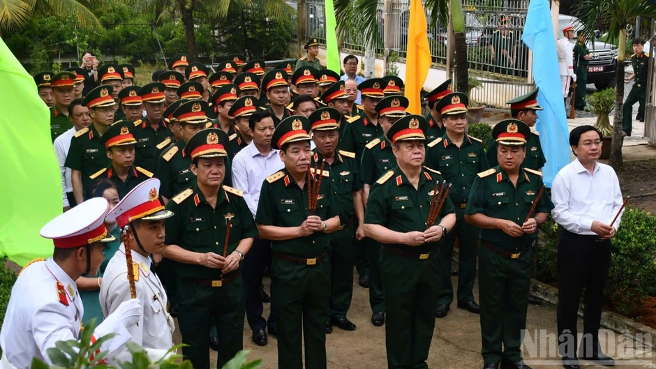 Đại tướng Nguyễn Trọng Nghĩa dự các hoạt động tri ân tại Tây Ninh Đại tướng Nguyễn Trọng Nghĩa dự các hoạt động tri ân tại Tây Ninh