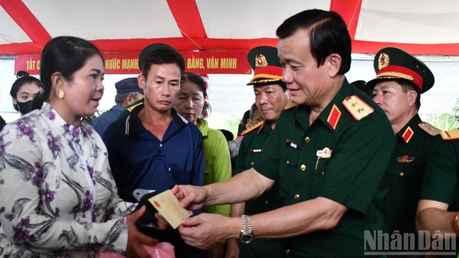 Đại tướng Nguyễn Trọng Nghĩa dự các hoạt động tri ân tại Tây Ninh Đại tướng Nguyễn Trọng Nghĩa dự các hoạt động tri ân tại Tây Ninh