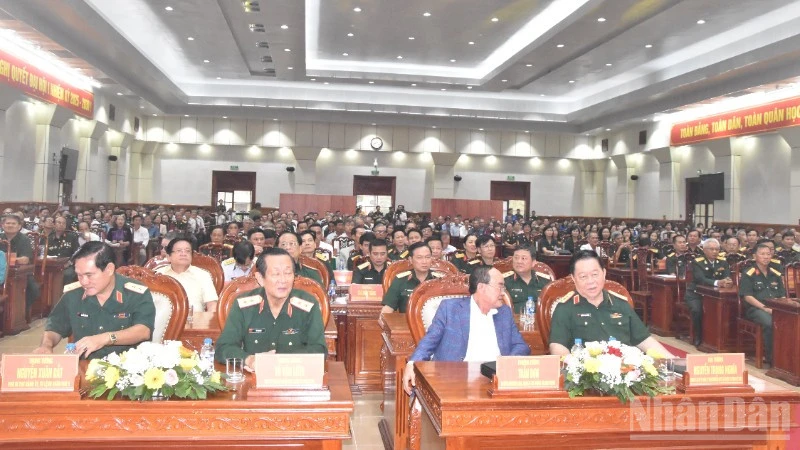 Đại tướng Nguyễn Trọng Nghĩa dự họp mặt tại Đồng Tháp Đại tướng Nguyễn Trọng Nghĩa dự họp mặt tại Đồng Tháp