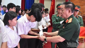 Đại tướng Nguyễn Trọng Nghĩa dự họp mặt tại Đồng Tháp