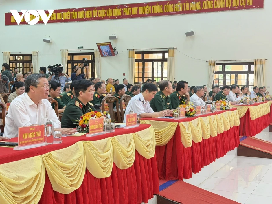 Đại tướng Nguyễn Trọng Nghĩa gặp mặt già làng, chức sắc tôn giáo khu vực Nam Bộ Đại tướng Nguyễn Trọng Nghĩa gặp mặt già làng, chức sắc tôn giáo khu vực Nam Bộ