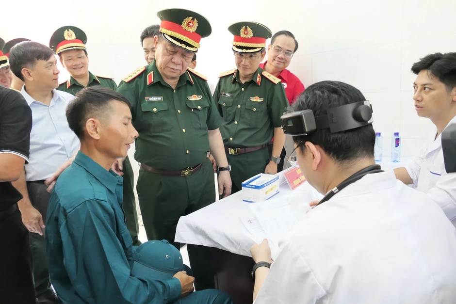 Đại tướng Nguyễn Trọng Nghĩa làm việc tại tỉnh Tuyên Quang Đại tướng Nguyễn Trọng Nghĩa làm việc tại tỉnh Tuyên Quang