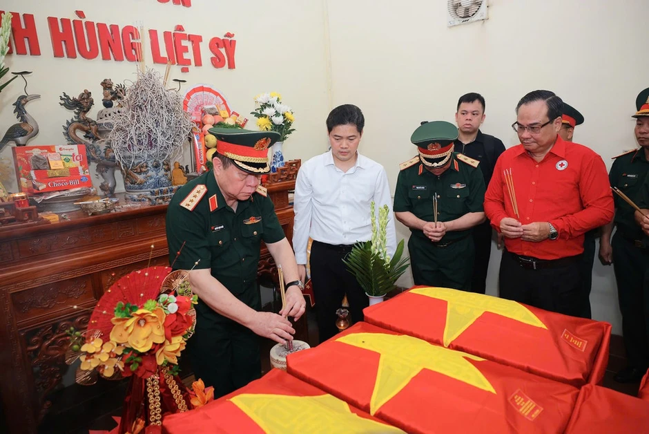 Đại tướng Nguyễn Trọng Nghĩa làm việc tại tỉnh Tuyên Quang Đại tướng Nguyễn Trọng Nghĩa làm việc tại tỉnh Tuyên Quang