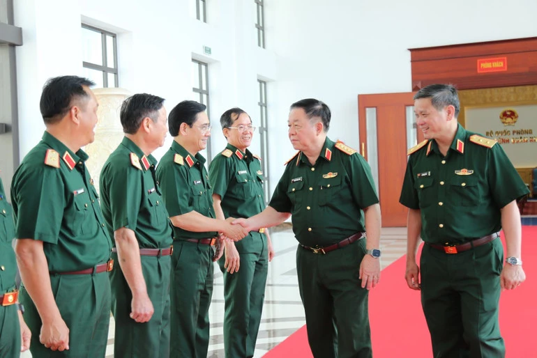 Đại tướng Nguyễn Trọng Nghĩa làm việc với Bộ Tư lệnh Quân khu 5