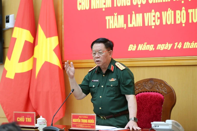 Đại tướng Nguyễn Trọng Nghĩa làm việc với Bộ Tư lệnh Quân khu 5