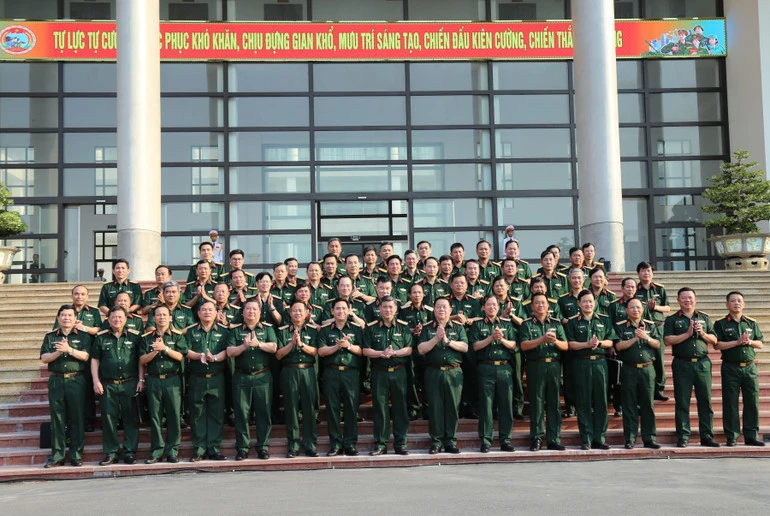 Đại tướng Nguyễn Trọng Nghĩa làm việc với Bộ Tư lệnh Quân khu 5
