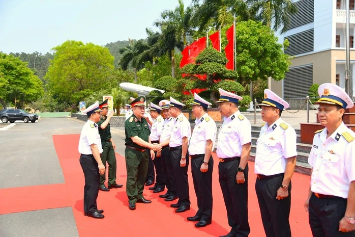 Đại tướng Nguyễn Trọng Nghĩa làm việc với nhiều đơn vị tại Đà Nẵng Đại tướng Nguyễn Trọng Nghĩa làm việc với nhiều đơn vị tại Đà Nẵng