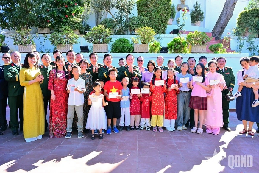 Đại tướng Nguyễn Trọng Nghĩa thăm Đại sứ quán Việt Nam tại Algeria Đại tướng Nguyễn Trọng Nghĩa thăm Đại sứ quán Việt Nam tại Algeria