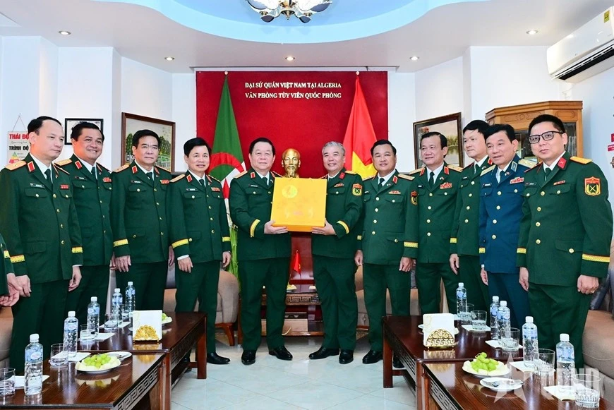 Đại tướng Nguyễn Trọng Nghĩa thăm Đại sứ quán Việt Nam tại Algeria Đại tướng Nguyễn Trọng Nghĩa thăm Đại sứ quán Việt Nam tại Algeria