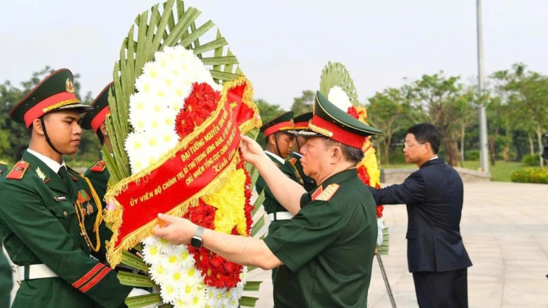 Đại tướng Nguyễn Trọng Nghĩa thăm, kiểm tra các đơn vị trên địa bàn Đà Nẵng Đại tướng Nguyễn Trọng Nghĩa thăm, kiểm tra các đơn vị trên địa bàn Đà Nẵng