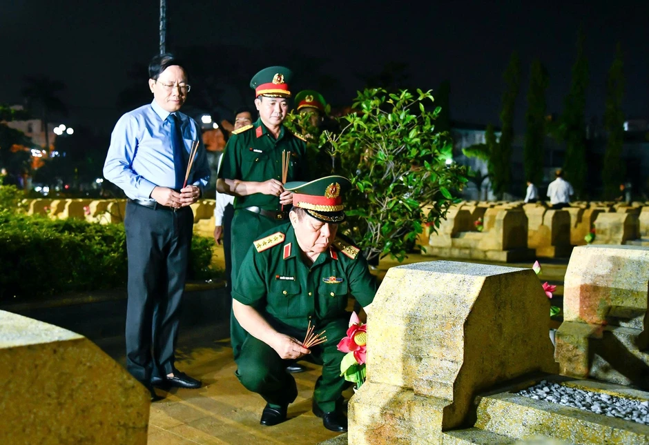 Đại tướng Nguyễn Trọng Nghĩa thăm, tặng quà cho gia đình chính sách tại Gia Lai Đại tướng Nguyễn Trọng Nghĩa thăm, tặng quà cho gia đình chính sách tại Gia Lai