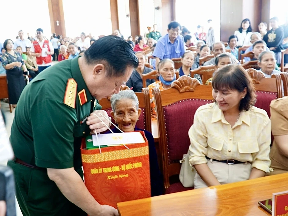 Đại tướng Nguyễn Trọng Nghĩa tri ân người có công tại Gia Lai