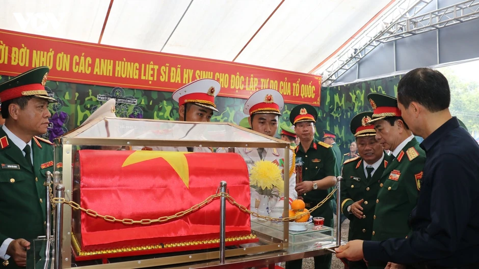 Đại tướng Phan Văn Giang chỉ đạo quy tập hài cốt liệt sĩ tại Đồng Nai Đại tướng Phan Văn Giang chỉ đạo quy tập hài cốt liệt sĩ tại Đồng Nai
