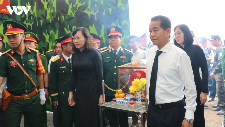 Đại tướng Phan Văn Giang chỉ đạo quy tập hài cốt liệt sĩ tại Đồng Nai Đại tướng Phan Văn Giang chỉ đạo quy tập hài cốt liệt sĩ tại Đồng Nai