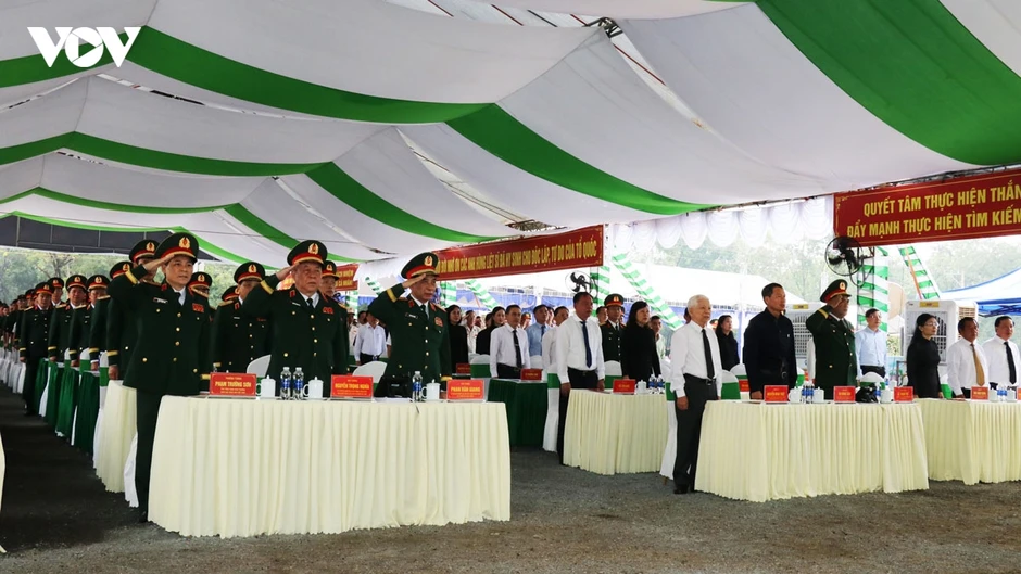 Đại tướng Phan Văn Giang chỉ đạo quy tập hài cốt liệt sĩ tại Đồng Nai Đại tướng Phan Văn Giang chỉ đạo quy tập hài cốt liệt sĩ tại Đồng Nai