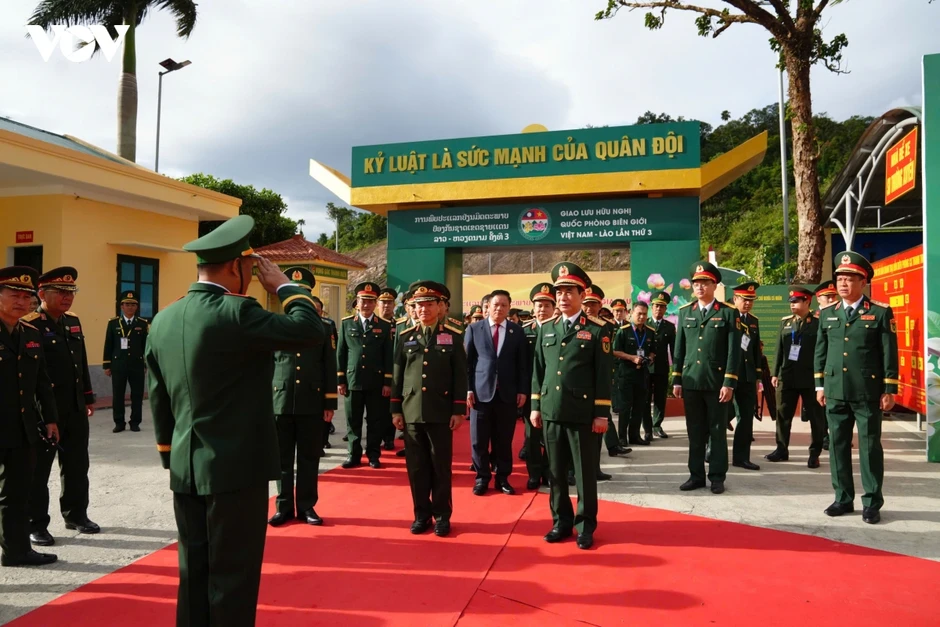 Đại tướng Phan Văn Giang đón đoàn Bộ Quốc phòng Lào dự giao lưu biên giới
