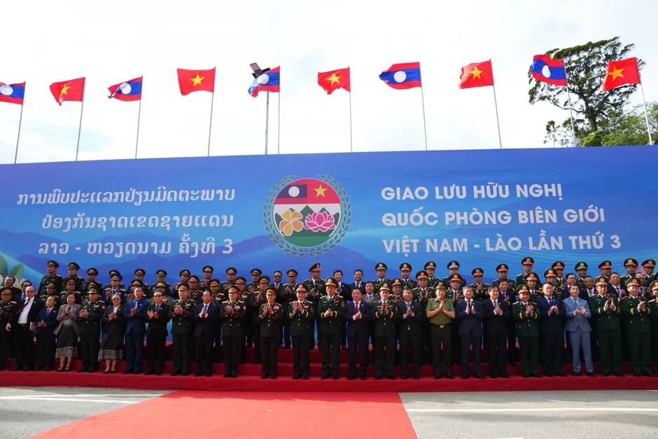 Đại tướng Phan Văn Giang đón đoàn Bộ Quốc phòng Lào dự giao lưu biên giới