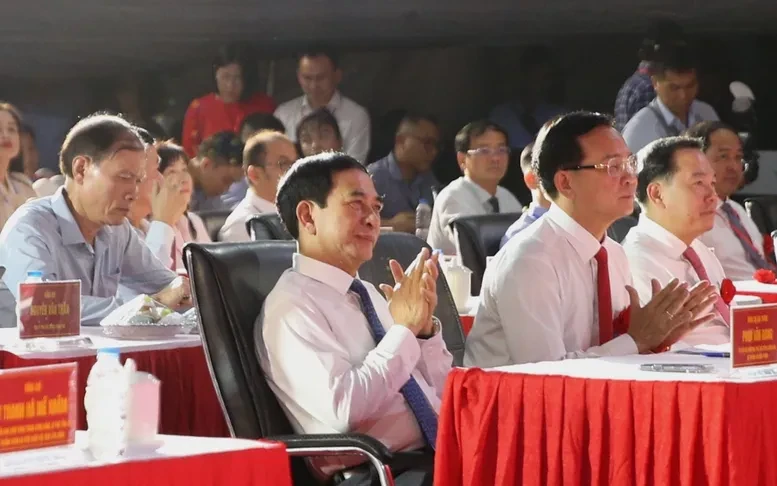 Đại tướng Phan Văn Giang dự khánh thành Quảng trường Trung tâm Gia Nghĩa và Khu liên hợp Bảo tàng, Thư viện, Công viên Đại tướng Phan Văn Giang dự khánh thành Quảng trường Trung tâm Gia Nghĩa và Khu liên hợp Bảo tàng, Thư viện, Công viên