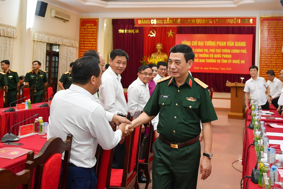 Đại tướng Phan Văn Giang làm việc với Ban Thường vụ Tỉnh ủy Nghệ An Đại tướng Phan Văn Giang làm việc với Ban Thường vụ Tỉnh ủy Nghệ An