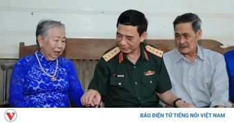 Đại tướng Phan Văn Giang thăm, tặng quà gia đình chính sách tại Lâm Đồng