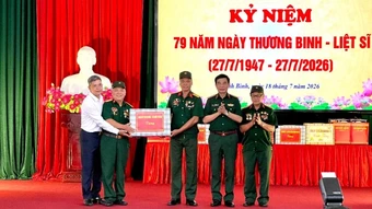 Đại tướng Phan Văn Giang thăm, tặng quà tại Ninh Bình