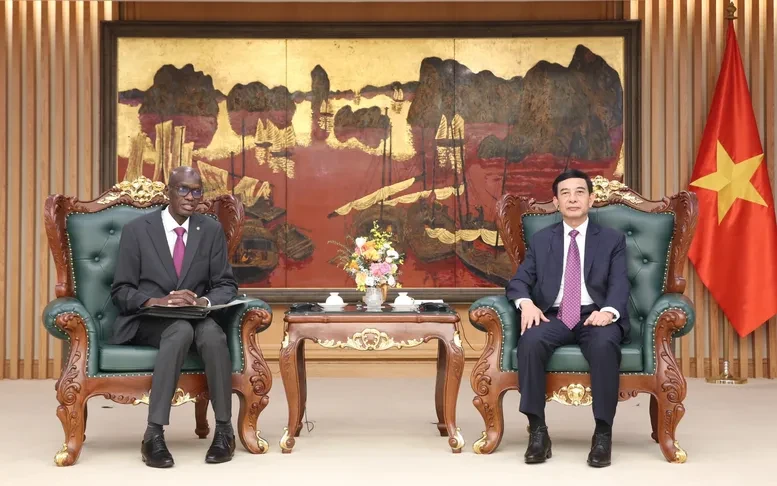 Đại tướng Phan Văn Giang tiếp Bộ trưởng, Tổng Thư ký Chính phủ Mauritania Đại tướng Phan Văn Giang tiếp Bộ trưởng, Tổng Thư ký Chính phủ Mauritania