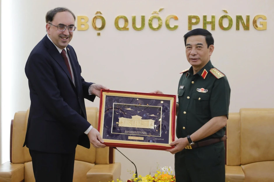 Đại tướng Phan Văn Giang tiếp Đại sứ Armenia tại Việt Nam Đại tướng Phan Văn Giang tiếp Đại sứ Armenia tại Việt Nam