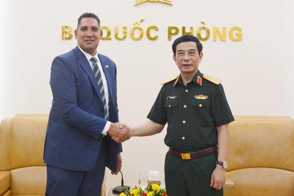 Đại tướng Phan Văn Giang tiếp Đại sứ Thụy Điển Đại tướng Phan Văn Giang tiếp Đại sứ Thụy Điển