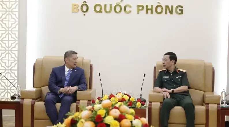 Đại tướng Phan Văn Giang tiếp Quyền Bộ trưởng Bộ Hải quân Hoa Kỳ Hùng Cao Đại tướng Phan Văn Giang tiếp Quyền Bộ trưởng Bộ Hải quân Hoa Kỳ Hùng Cao