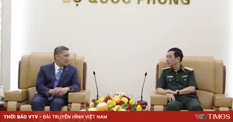 Đại tướng Phan Văn Giang tiếp Quyền Bộ trưởng Bộ Hải quân Hoa Kỳ Hùng Cao