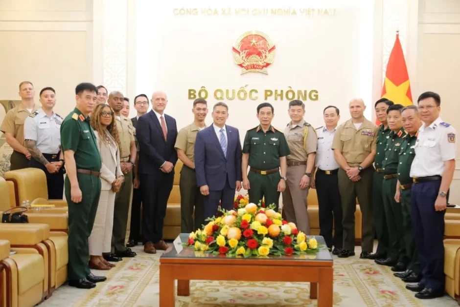 Đại tướng Phan Văn Giang tiếp Quyền Bộ trưởng Bộ Hải quân Hoa Kỳ