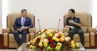 Đại tướng Phan Văn Giang tiếp Quyền Bộ trưởng Bộ Hải quân Mỹ Hùng Cao