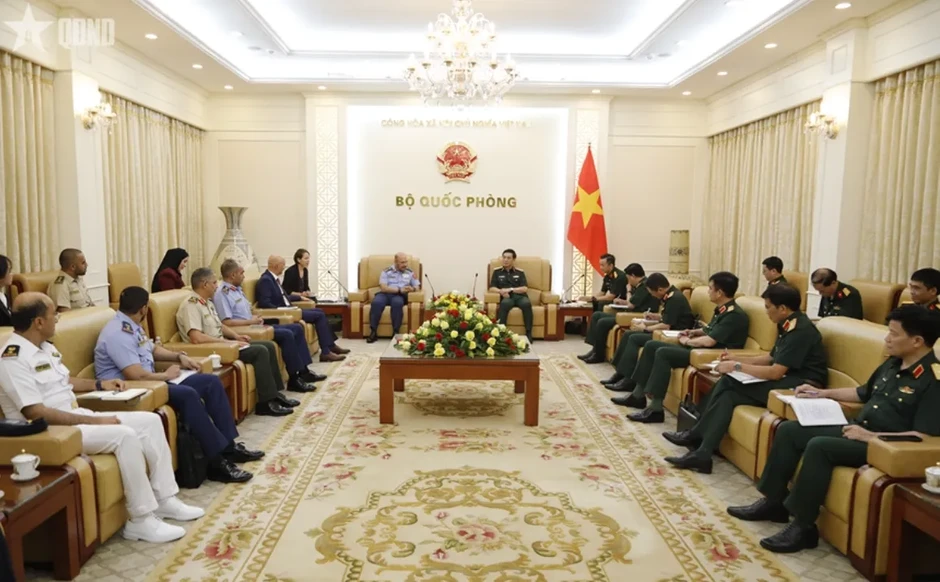 Đại tướng Phan Văn Giang tiếp Thứ trưởng Bộ Quốc phòng UAE Đại tướng Phan Văn Giang tiếp Thứ trưởng Bộ Quốc phòng UAE