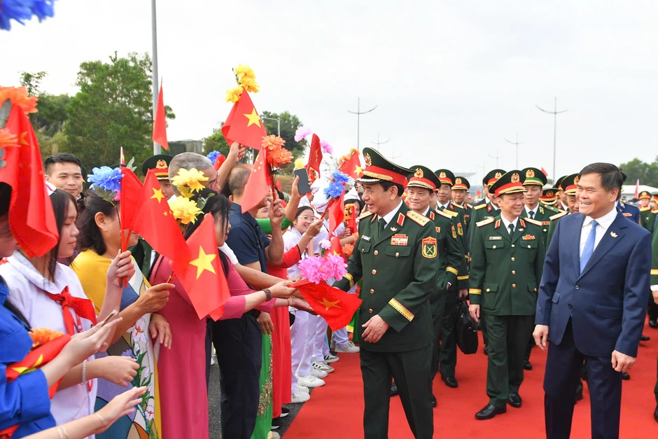 Đại tướng Phan Văn Giang và Đoàn đại biểu Việt Nam sang Trung Quốc dự giao lưu Đại tướng Phan Văn Giang và Đoàn đại biểu Việt Nam sang Trung Quốc dự giao lưu