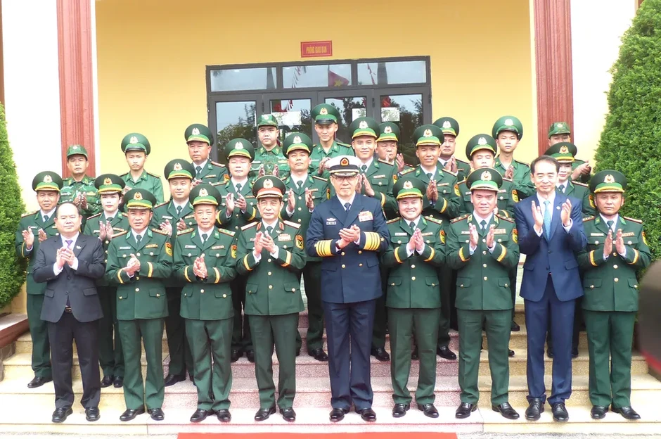 Đại tướng Phan Văn Giang và Thượng tướng Đổng Quân thăm Đồn Biên phòng Trà Cổ Đại tướng Phan Văn Giang và Thượng tướng Đổng Quân thăm Đồn Biên phòng Trà Cổ