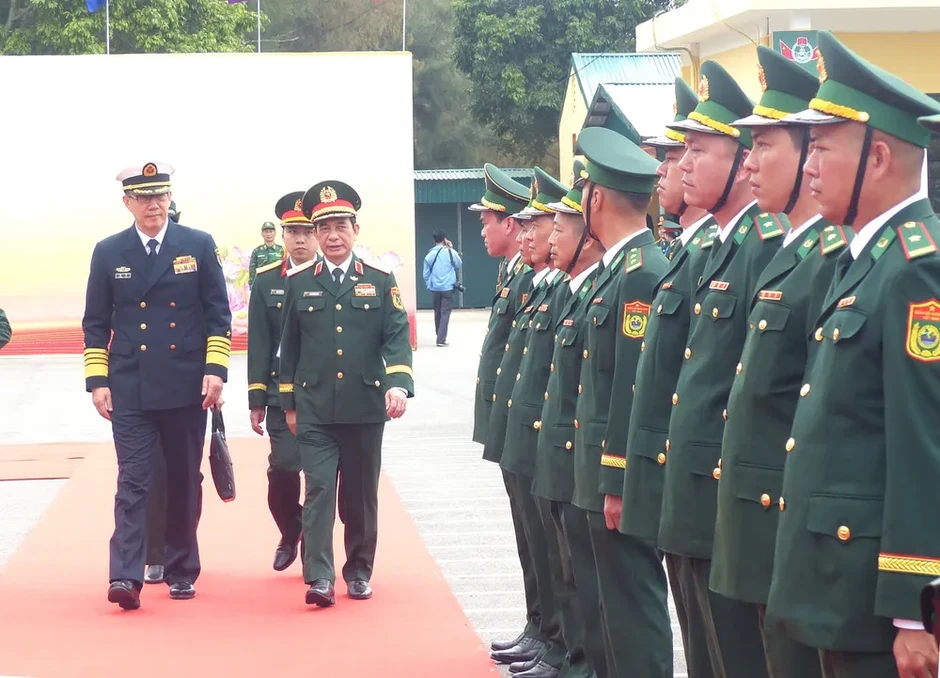 Đại tướng Phan Văn Giang và Thượng tướng Đổng Quân thăm Đồn Biên phòng Trà Cổ Đại tướng Phan Văn Giang và Thượng tướng Đổng Quân thăm Đồn Biên phòng Trà Cổ