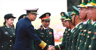 Đại tướng Phan Văn Giang và Thượng tướng Đổng Quân thăm Đồn Biên phòng Trà Cổ