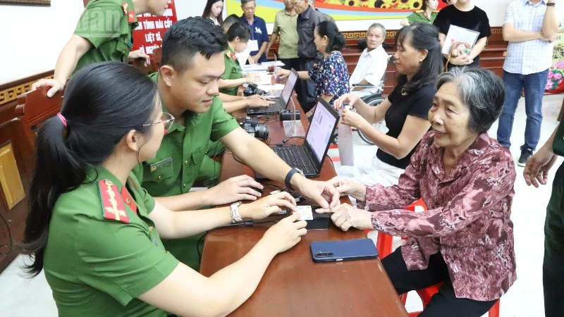 Đắk Lắk thu nhận mẫu ADN cho thân nhân liệt sĩ chưa xác định được danh tính trên địa bàn Đắk Lắk thu nhận mẫu ADN cho thân nhân liệt sĩ chưa xác định được danh tính trên địa bàn