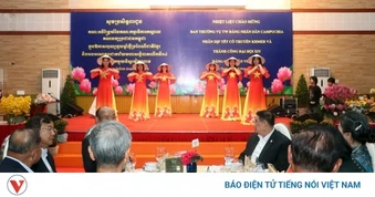 Đầm ấm cuộc gặp hữu nghị Việt Nam - Campuchia