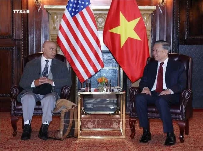 Đảng Cộng sản Việt Nam coi trọng quan hệ hữu nghị truyền thống với Đảng Cộng sản Mỹ Đảng Cộng sản Việt Nam coi trọng quan hệ hữu nghị truyền thống với Đảng Cộng sản Mỹ