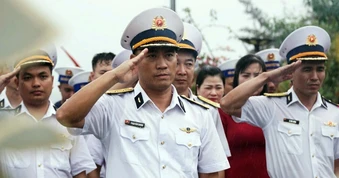 Dâng hương hoa tưởng nhớ 64 liệt sỹ hy sinh trên đảo Gạc Ma