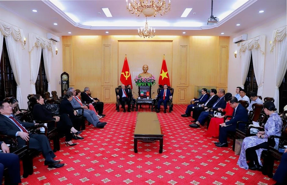 Đảng Lao động Mexico mong muốn mở rộng hợp tác đào tạo cán bộ với Việt Nam Đảng Lao động Mexico mong muốn mở rộng hợp tác đào tạo cán bộ với Việt Nam