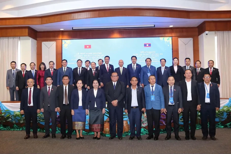 Đảng, Nhà nước Lào trao Huân chương Lao động hạng Nhì tặng Bí thư Thành ủy Đà Nẵng Lê Ngọc Quang Đảng, Nhà nước Lào trao Huân chương Lao động hạng Nhì tặng Bí thư Thành ủy Đà Nẵng Lê Ngọc Quang