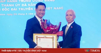 Đảng, Nhà nước Lào trao Huân chương Lao động hạng Nhì tặng Bí thư Thành ủy Đà Nẵng Lê Ngọc Quang