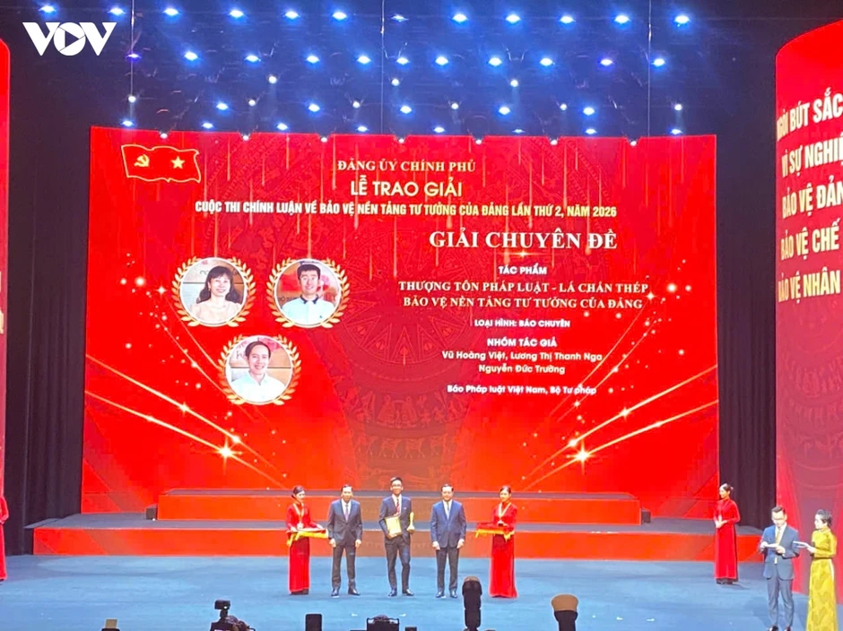 Đảng ủy Chính phủ trao giải cuộc thi chính luận bảo vệ nền tảng tư tưởng của Đảng Đảng ủy Chính phủ trao giải cuộc thi chính luận bảo vệ nền tảng tư tưởng của Đảng