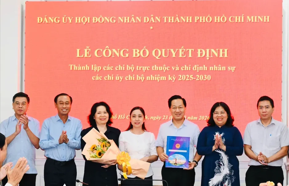 Đảng ủy HĐND TPHCM công bố quyết định thành lập 6 chi bộ Đảng ủy HĐND TPHCM công bố quyết định thành lập 6 chi bộ
